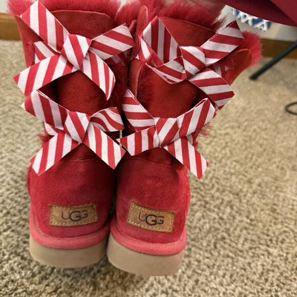 Uggs Red Short Boots With Striped Christmas Bows Rare Women’s Size 6 - Picture 7 of 12